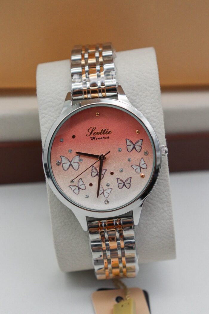 Reloj Plateado Fondo Rosado